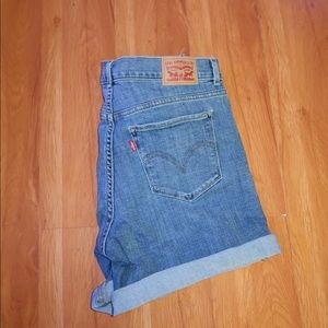 CUTE LEVI JEAN SHORTS